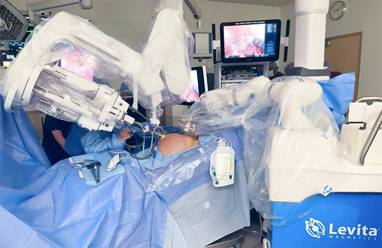 Dr. Jeffrey Cadeddu at UT Southwestern Medical Center using the Levita Magnetics MARS system with the Intuitive da Vinci SP for a prostatectomy.